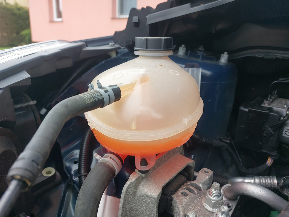 Zdjęcie zbiorniczka płynu chłodzącego