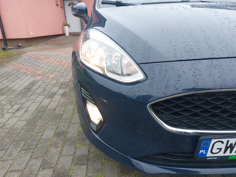 Zdjęcie oświetlenia przedniego i dolnego prawego