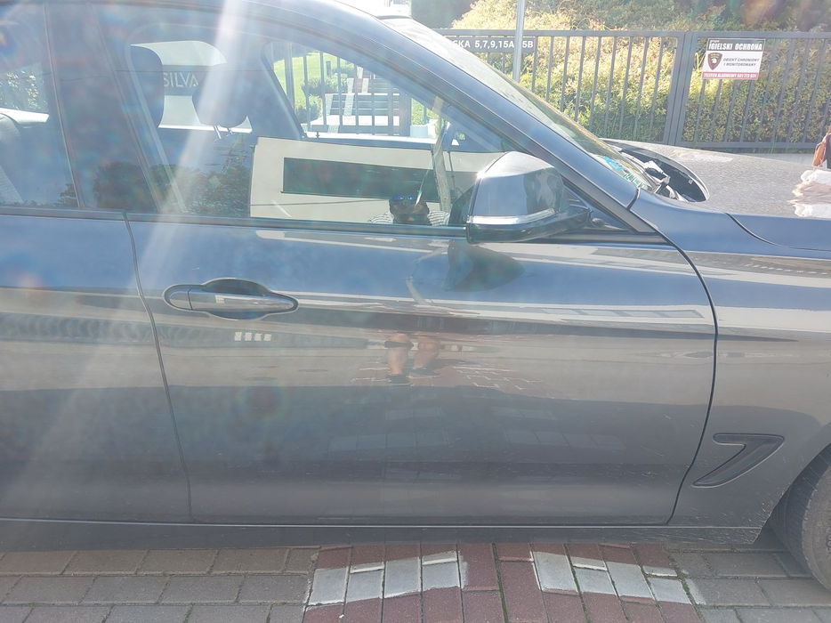 Zdjęcie drzwi przednich prawych wraz z szybą