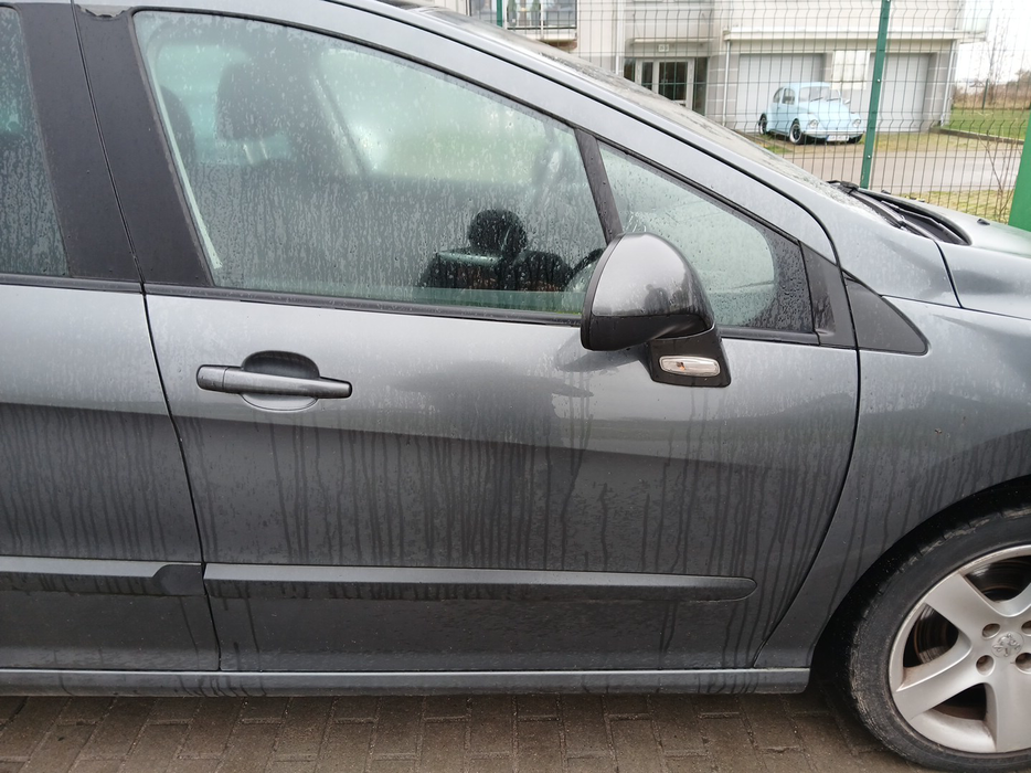 Zdjęcie drzwi przednich prawych wraz z szybą