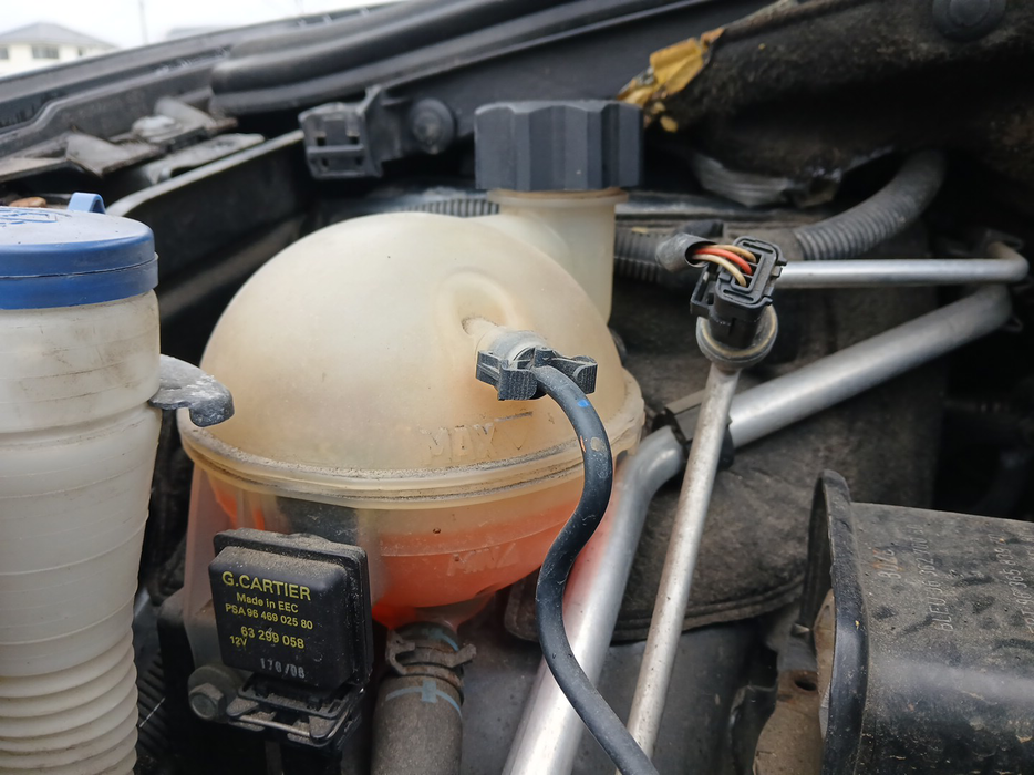 Zdjęcie zbiorniczka płynu chłodzącego