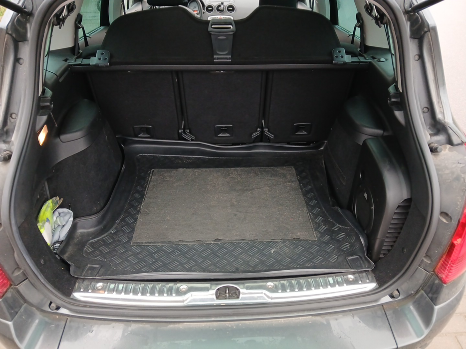 Zdjęcie przestrzeni bagażowej