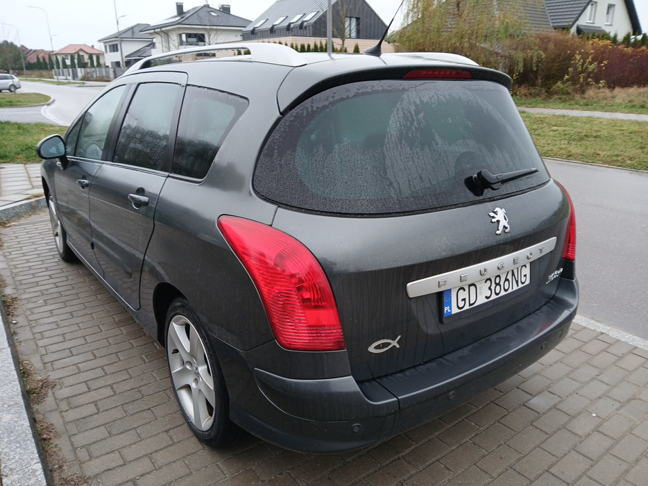 Zdjęcie po ukosie, lewy tył