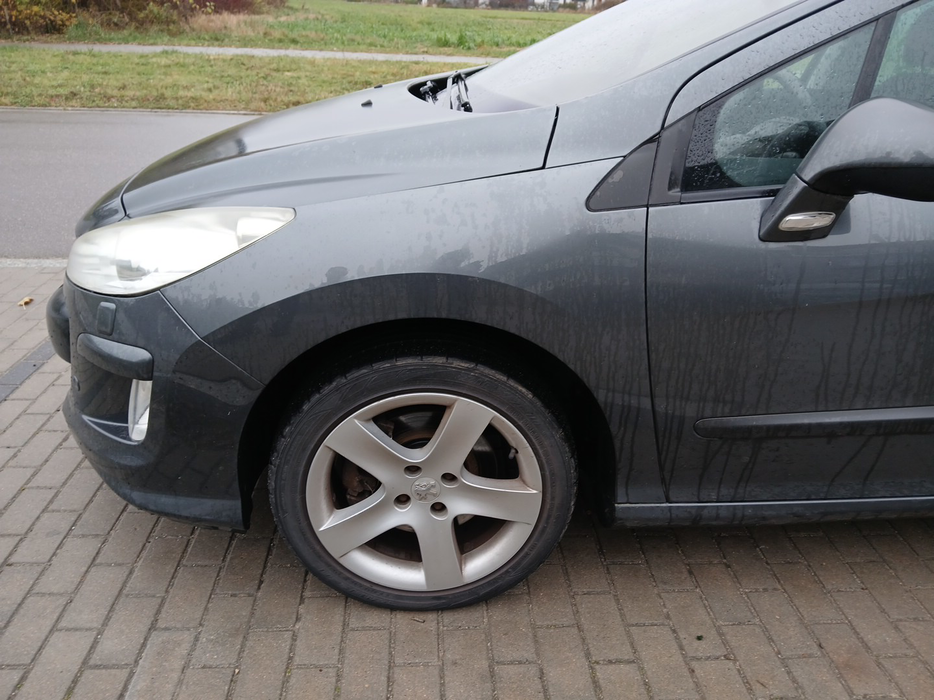 Zdjęcie błotnika przedniego lewego