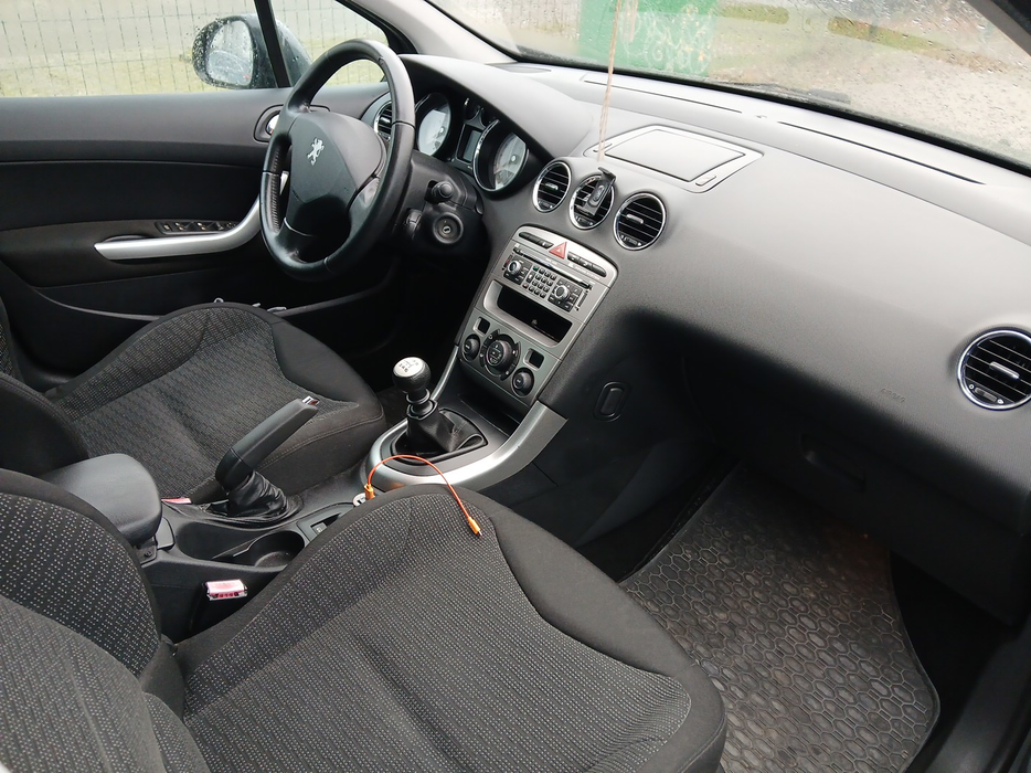 Zdjęcie wnętrza od pasażera, przód