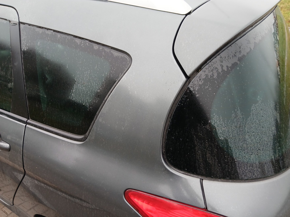 Zdjęcie słupka C lewego