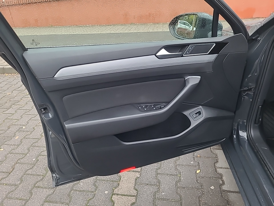 Zdjęcie tapicerki drzwi przednich lewych