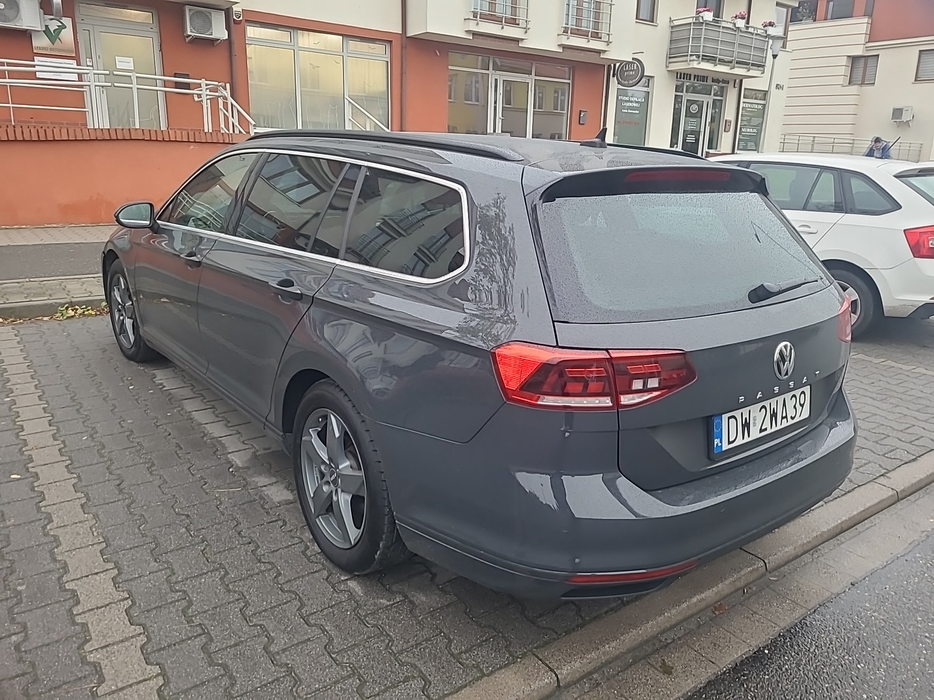 Zdjęcie po ukosie, lewy tył
