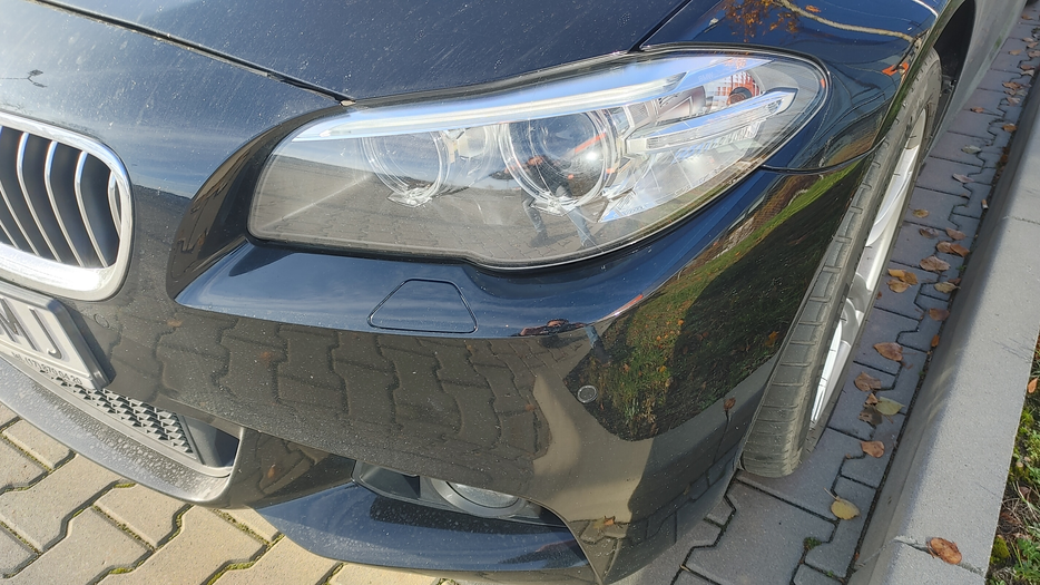 Zdjęcie oświetlenia przedniego i dolnego lewego