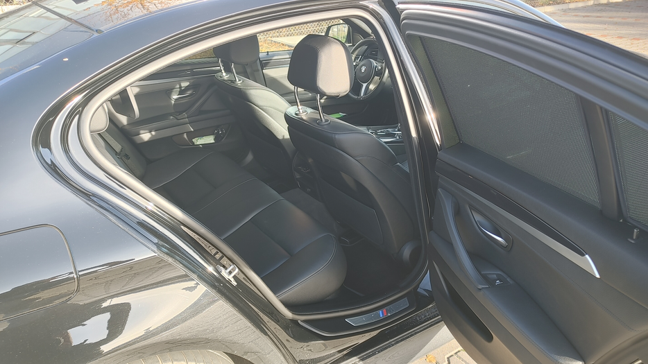 Zdjęcie wnętrza od pasażera, tył