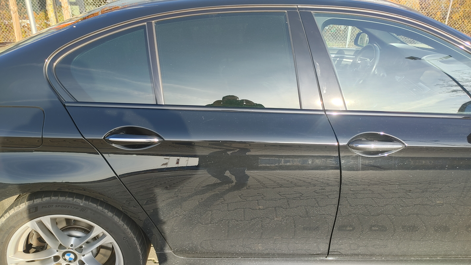 Zdjęcie drzwi tylnych prawych wraz z szybą