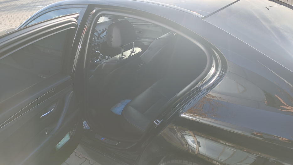 Zdjęcie wnętrza od kierowcy, tył