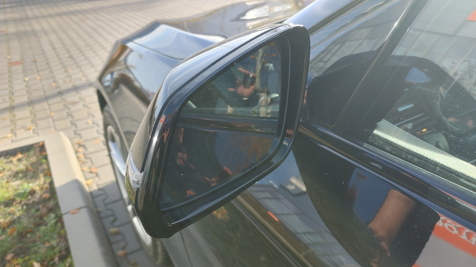 Zdjęcie zwierciadła lusterka lewego