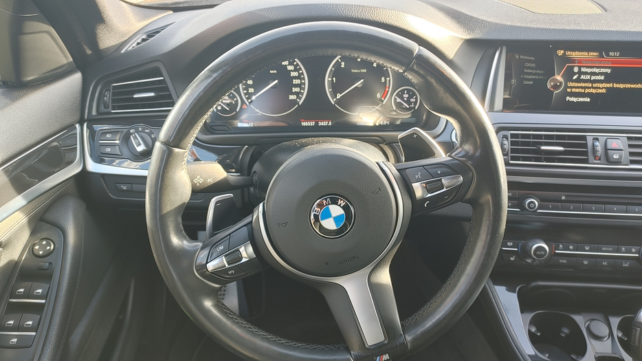 Zdjęcie kokpitu i kierownicy