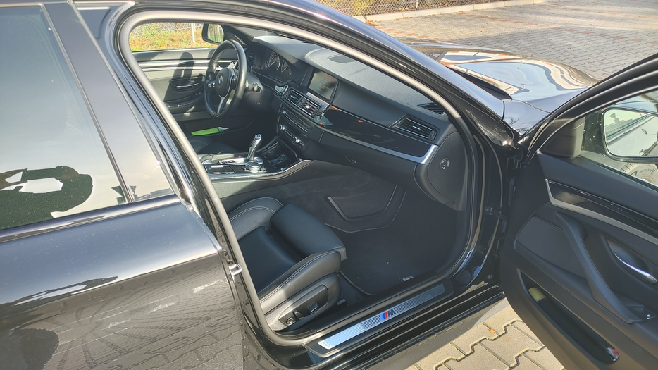 Zdjęcie wnętrza od pasażera, przód