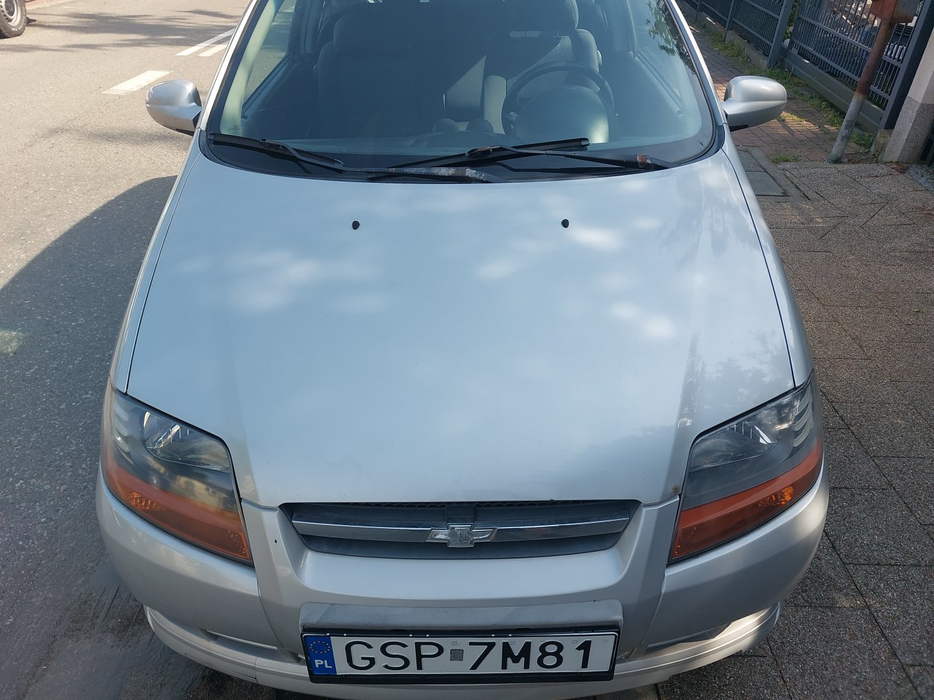 Zdjęcie pokrywy komory silnika