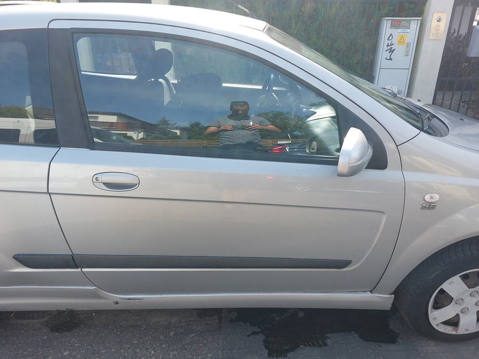 Zdjęcie drzwi przednich prawych wraz z szybą