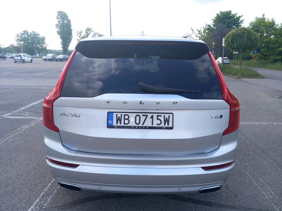 Zdjęcie pokrywy bagażnika