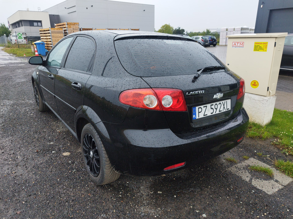 Zdjęcie po ukosie, lewy tył