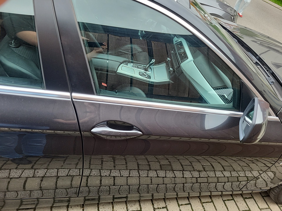 Zdjęcie drzwi przednich prawych wraz z szybą