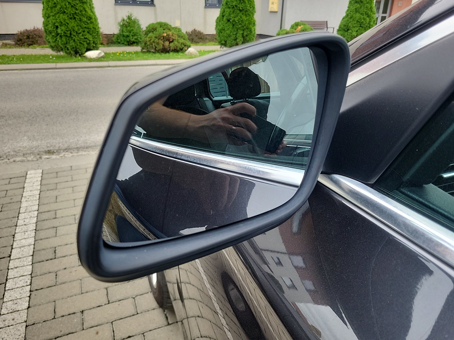 Zdjęcie zwierciadła lusterka lewego