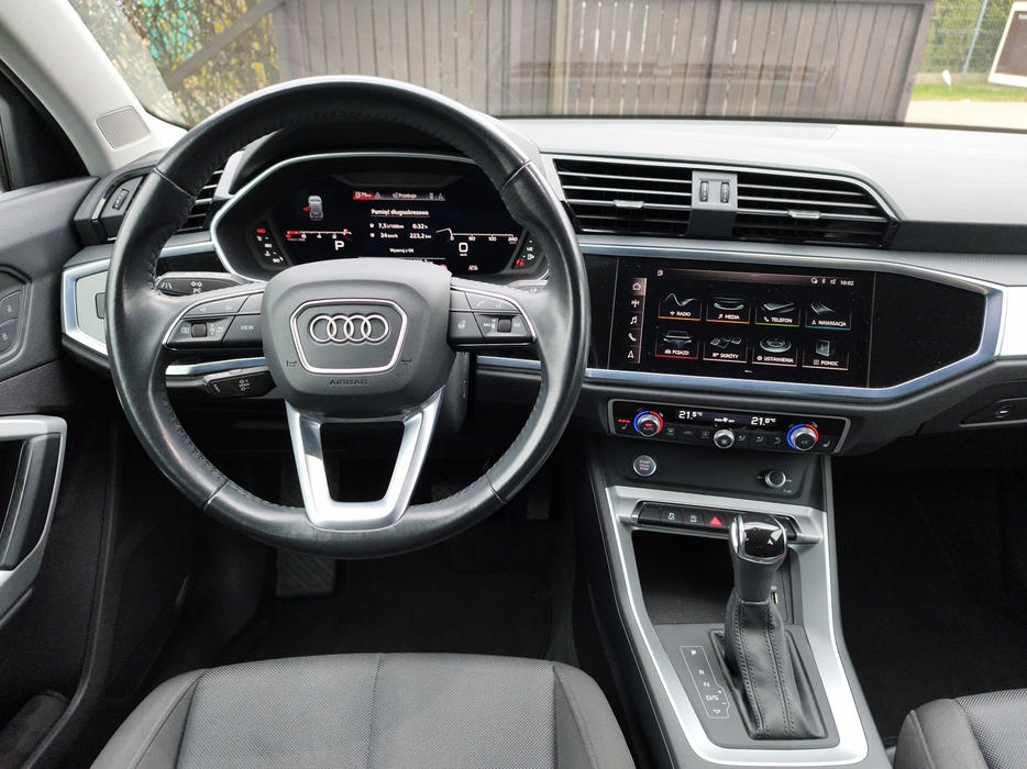 Zdjęcie kokpitu i kierownicy