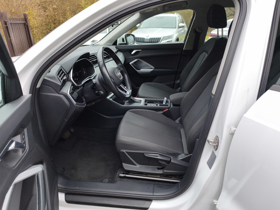 Zdjęcie wnętrza od kierowcy, przód