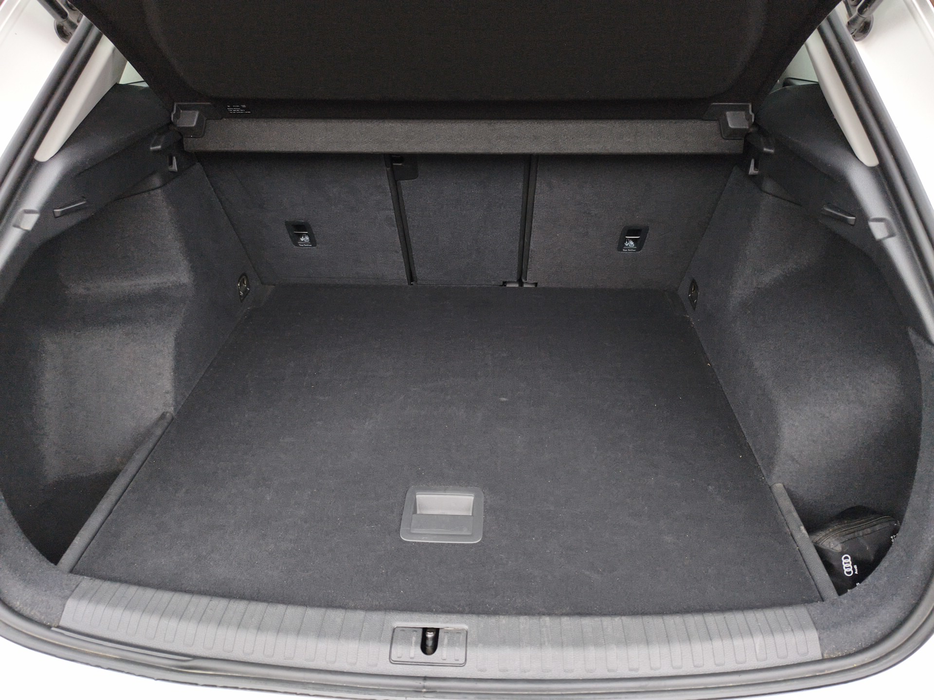 Zdjęcie przestrzeni bagażowej