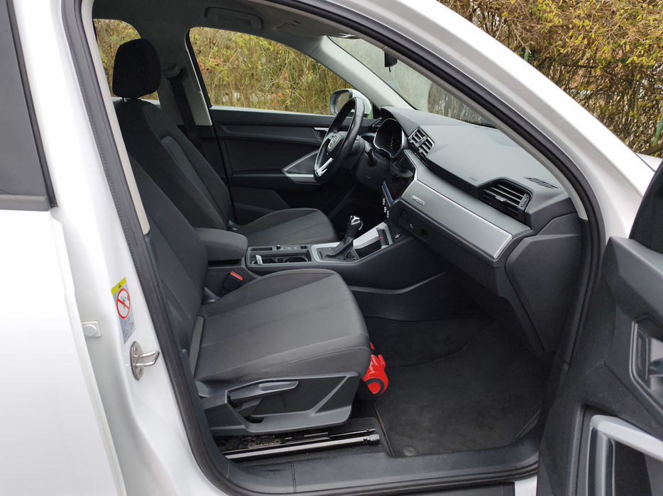 Zdjęcie wnętrza od pasażera, przód