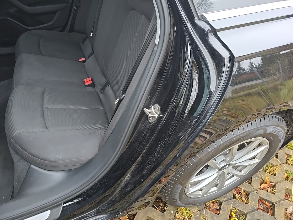 Zdjęcie słupka C lewego