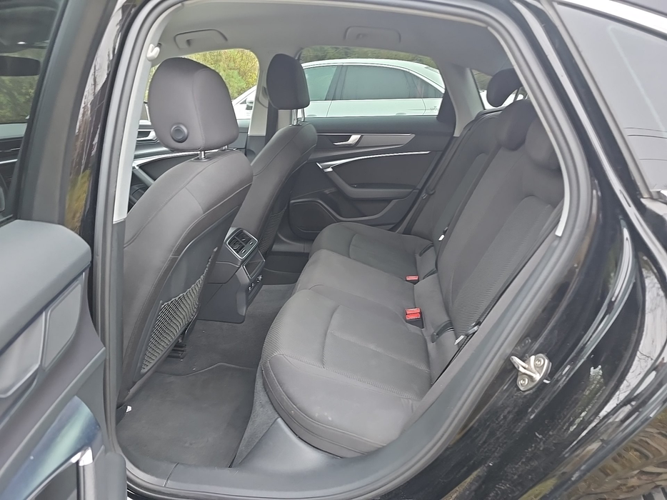 Zdjęcie wnętrza od kierowcy, tył