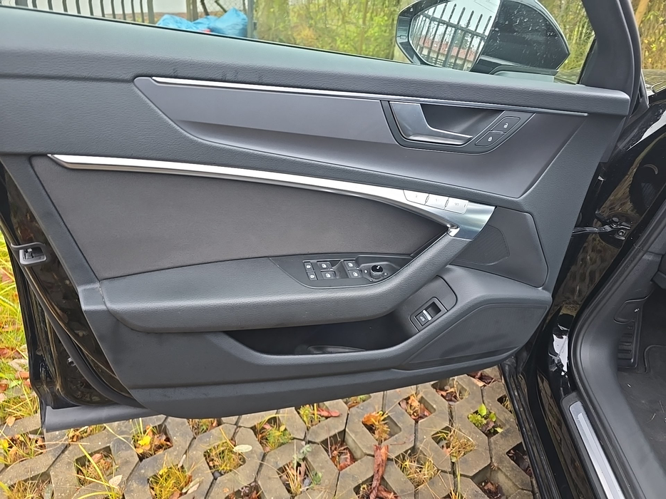 Zdjęcie tapicerki drzwi przednich lewych