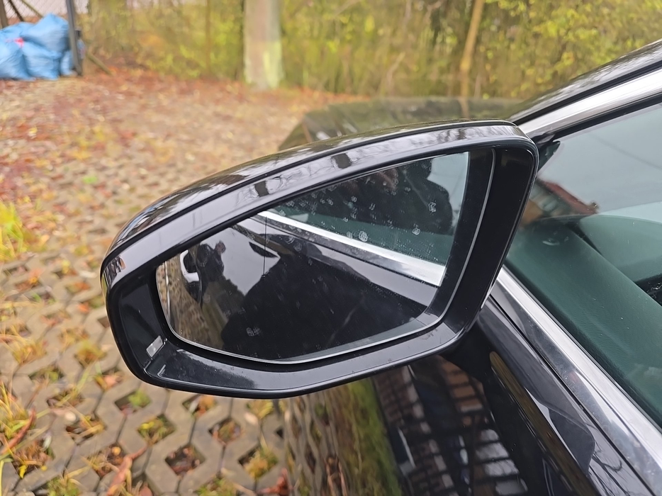 Zdjęcie zwierciadła lusterka lewego