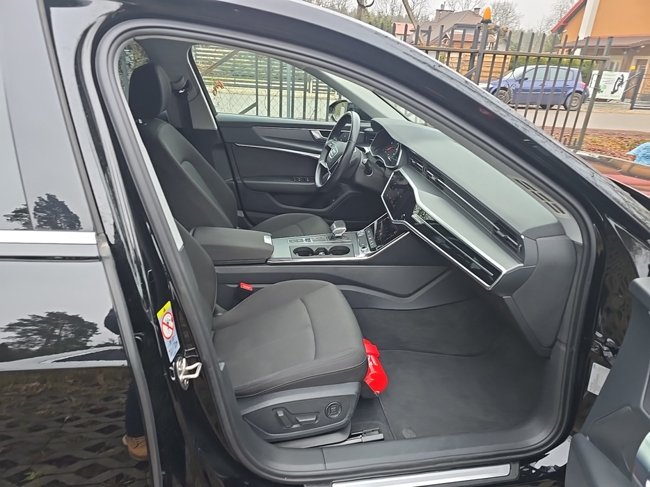 Zdjęcie wnętrza od pasażera, przód