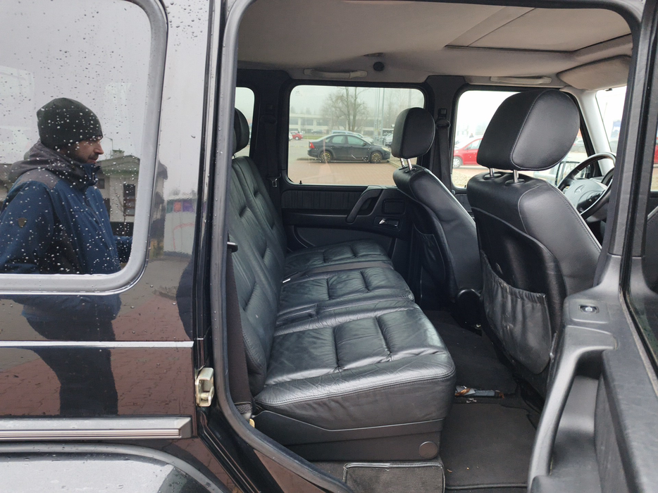 Zdjęcie wnętrza od pasażera, tył