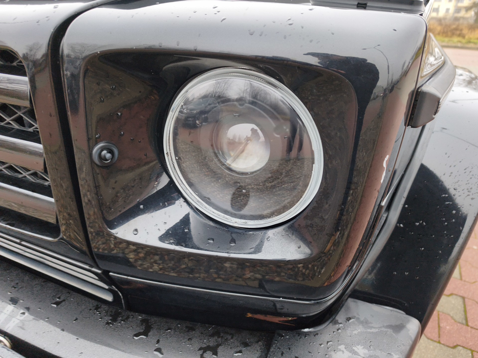 Zdjęcie oświetlenia przedniego i dolnego lewego