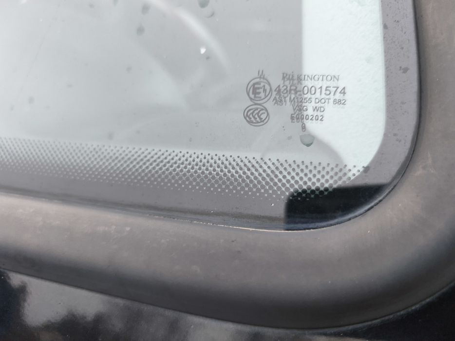 Zdjęcie szyby czołowej - zdjęcie uszkodzeń