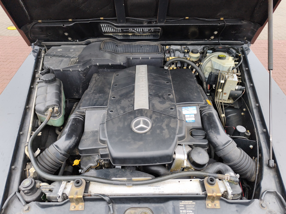 Zdjęcie wnętrza komory silnika