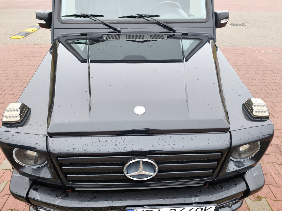 Zdjęcie pokrywy komory silnika