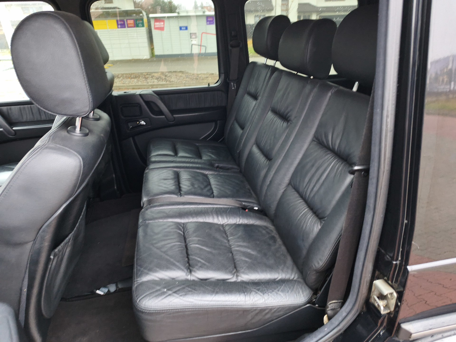 Zdjęcie kanapy tylnej z lewej strony