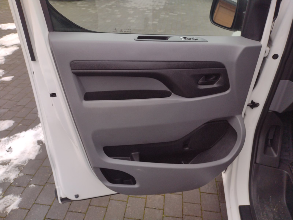 Zdjęcie tapicerki drzwi przednich lewych