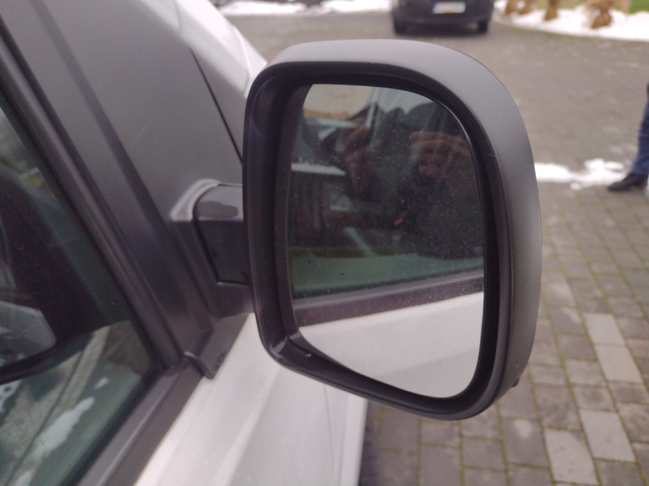 Zdjęcie zwierciadła lusterka prawego