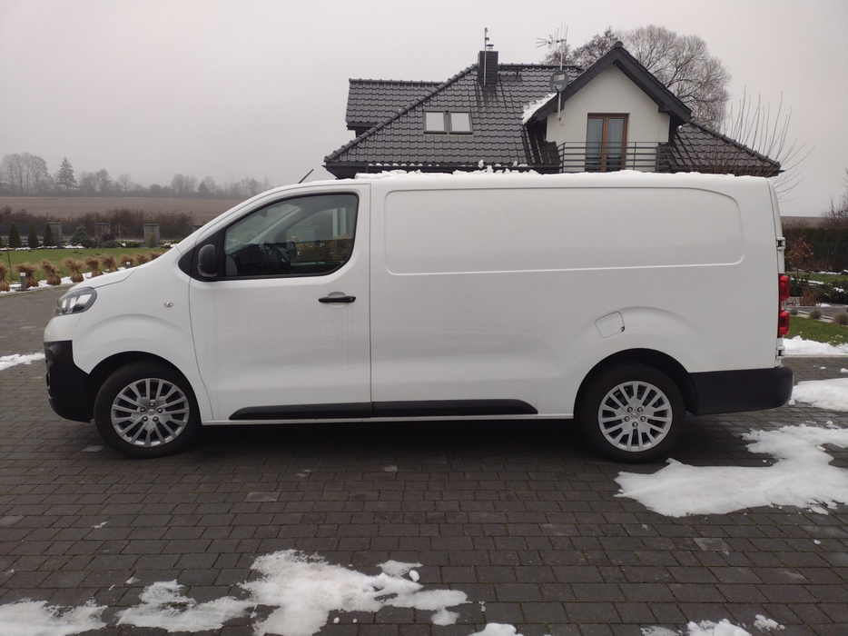 Zdjęcie lewej strony nadwozia