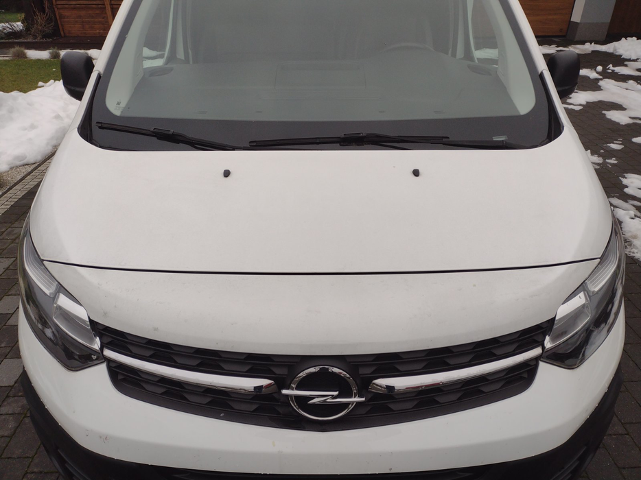 Zdjęcie pokrywy komory silnika