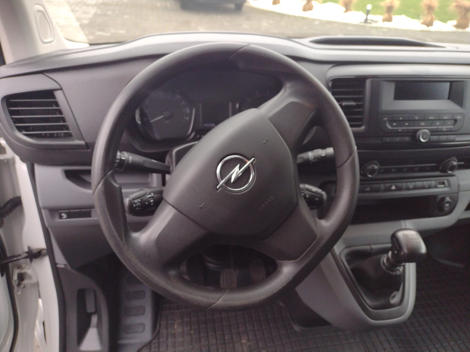 Zdjęcie kokpitu i kierownicy