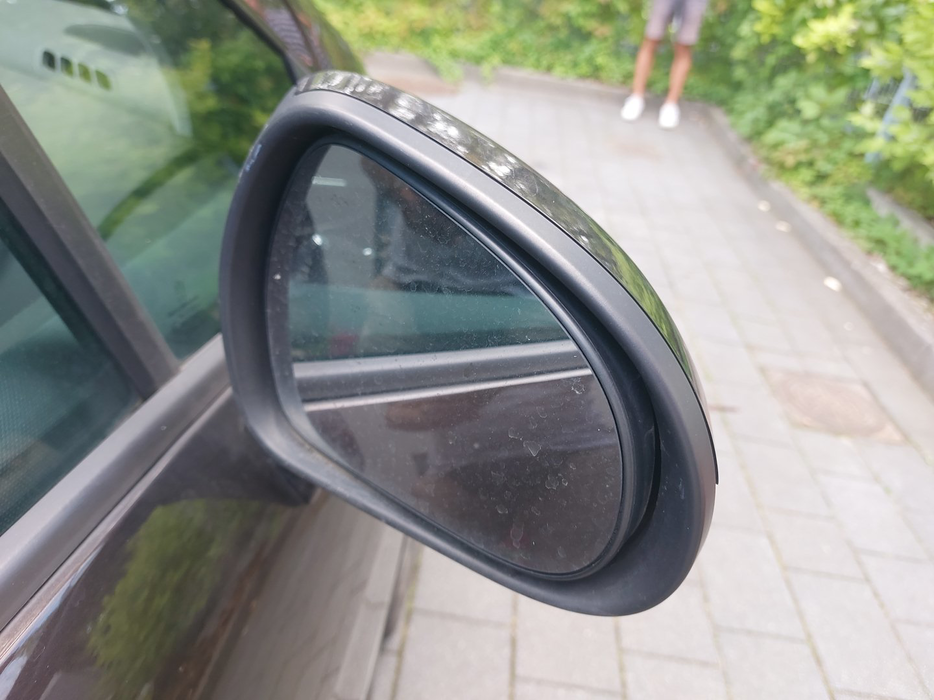 Zdjęcie zwierciadła lusterka prawego