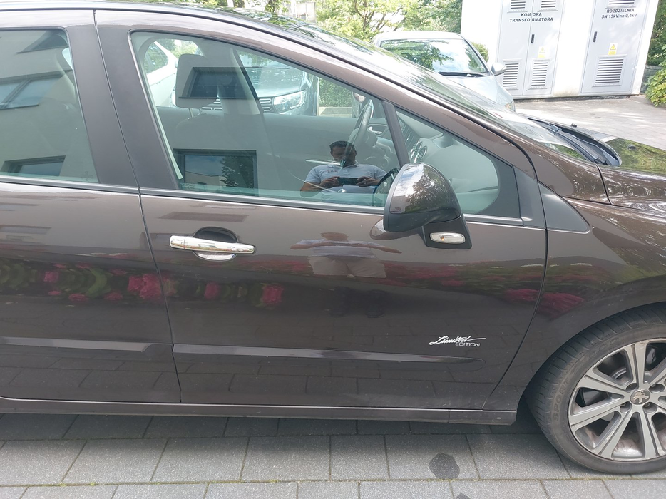Zdjęcie drzwi przednich prawych wraz z szybą