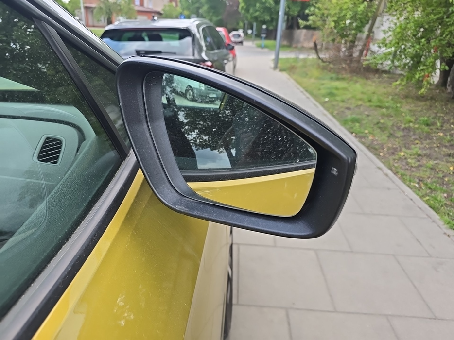 Zdjęcie zwierciadła lusterka prawego