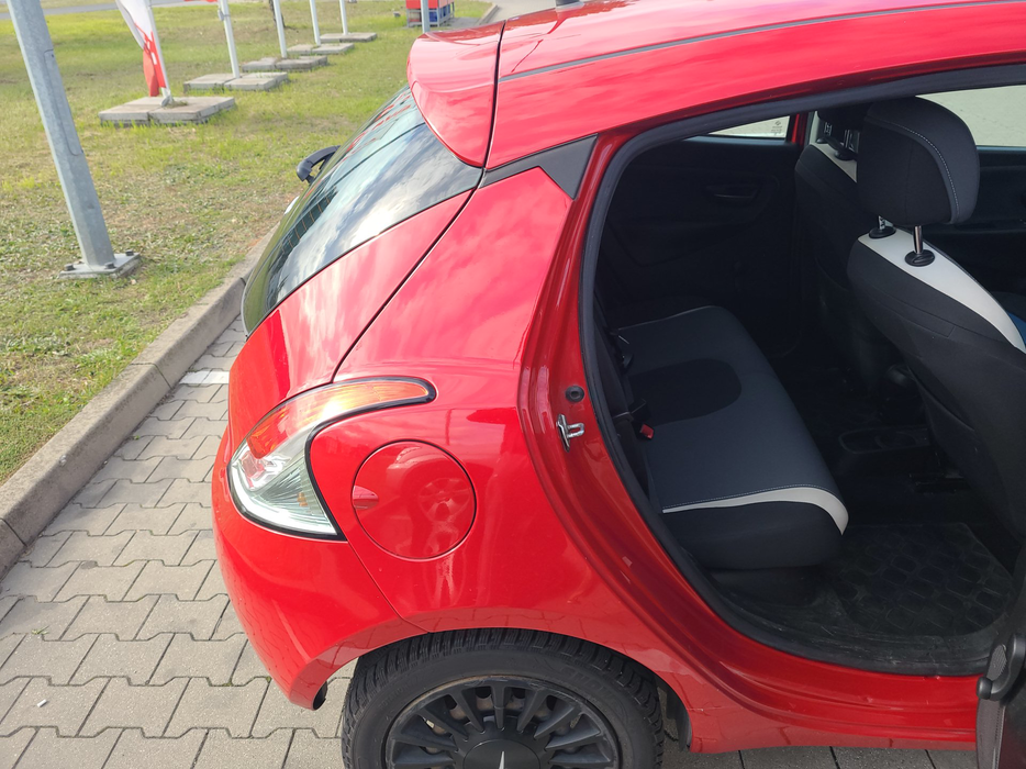 Zdjęcie słupka C prawego
