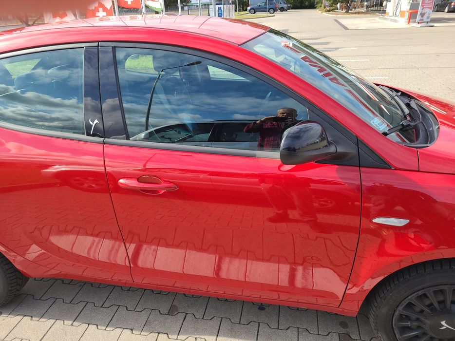 Zdjęcie drzwi przednich prawych wraz z szybą